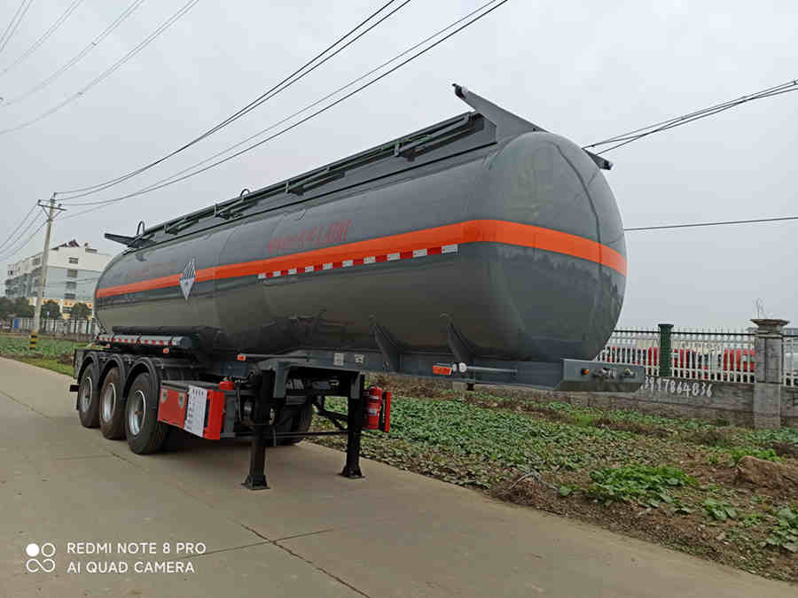 大力牌DLQ9401GZW型雜項(xiàng)危險(xiǎn)物品罐式運(yùn)輸半掛車(chē)